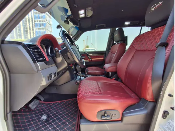 Car image 12