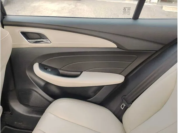 Car image 36