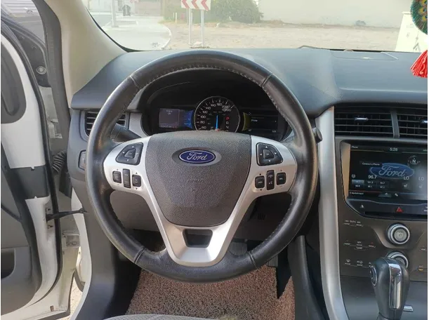 Car image 14