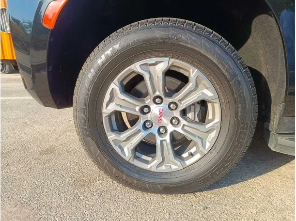 Car image 10