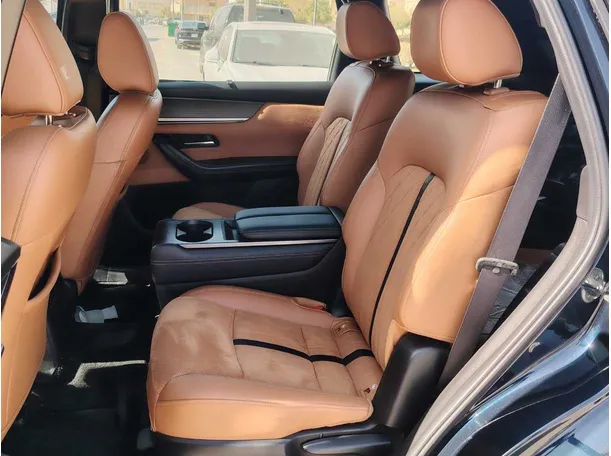 Car image 17