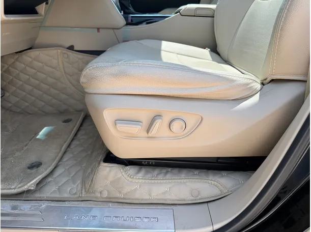 Car image 27