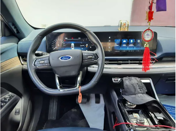 Car image 14