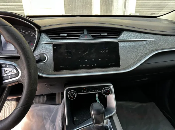 Car image 18