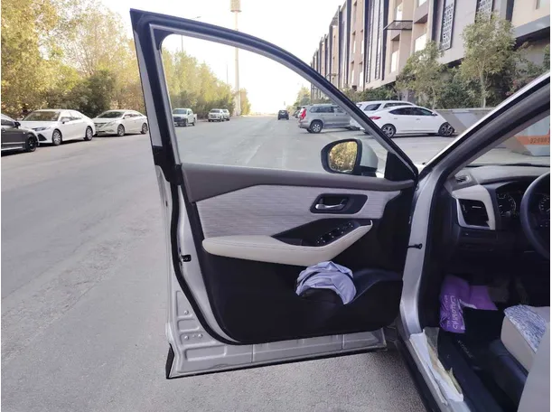 Car image 11