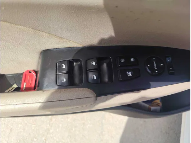 Car image 26