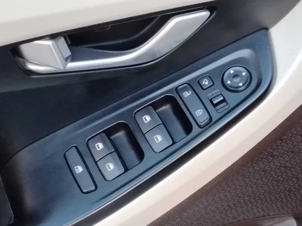Car image 32