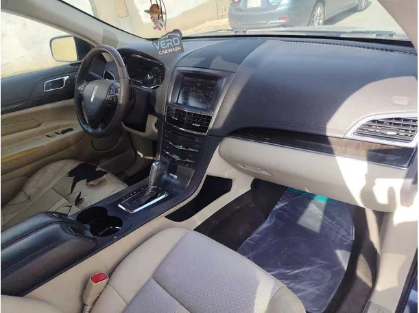 Car image 30