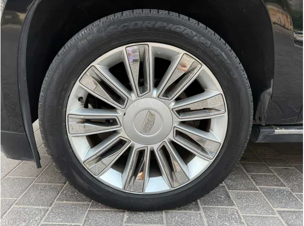 Car image 13