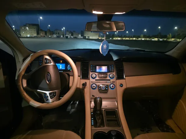 Car image 5