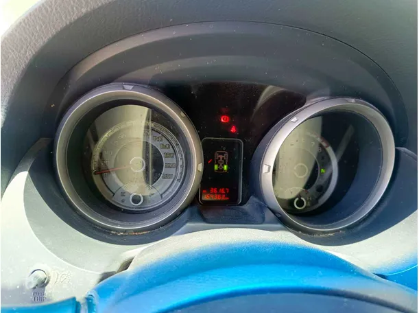 Car image 26