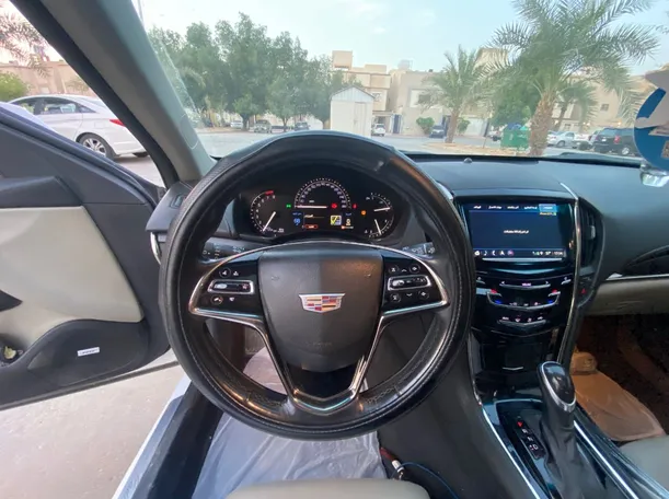 Car image 19