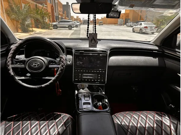 Car image 16