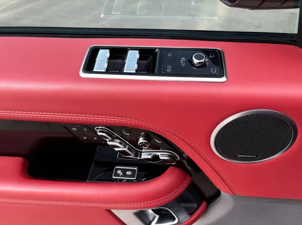 Car image 30