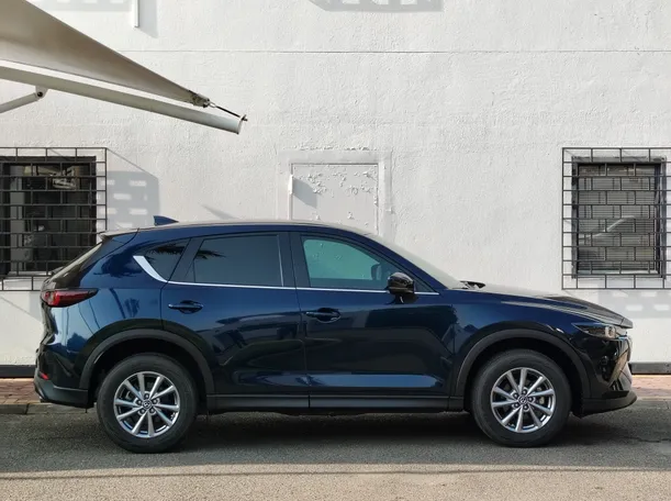 Car image 4