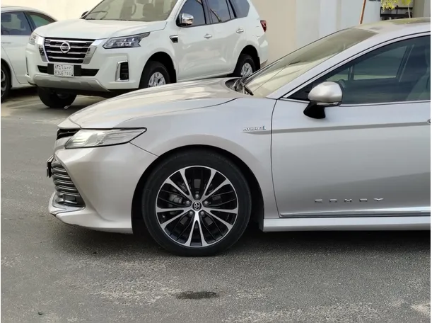 Car image 9