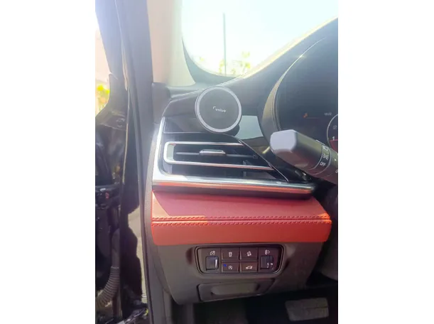 Car image 30