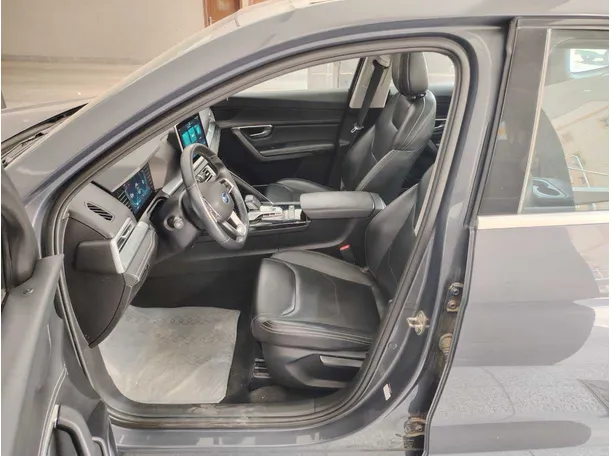Car image 13