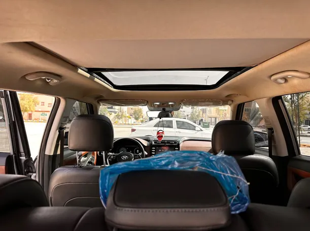 Car image 15