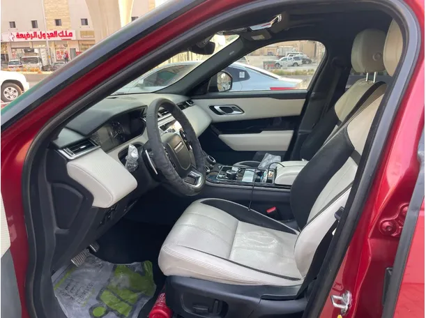 Car image 12