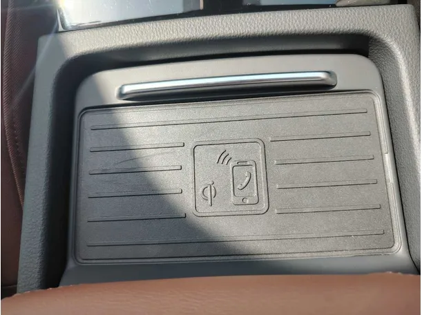 Car image 36