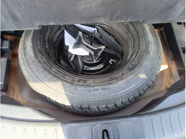 Car image 28