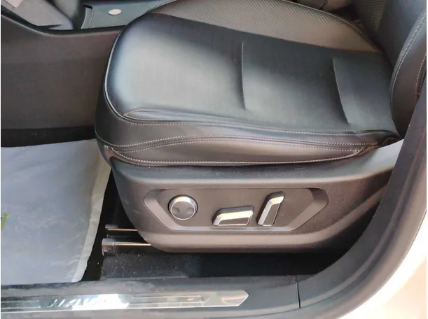 Car image 31