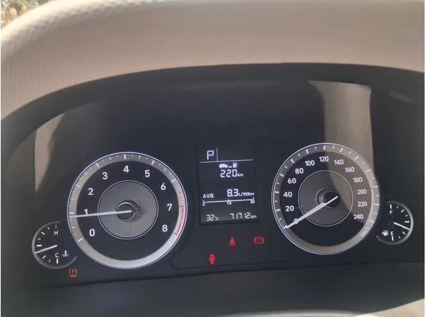 Car image 18