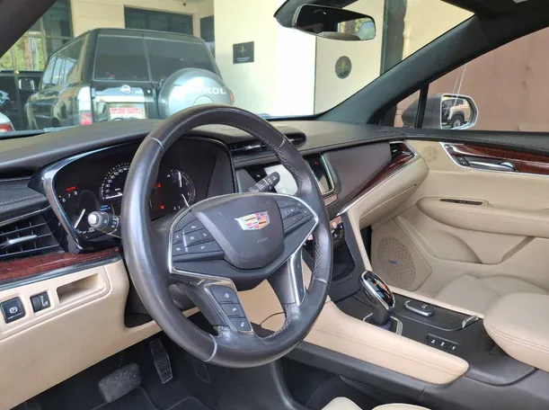 Car image 11