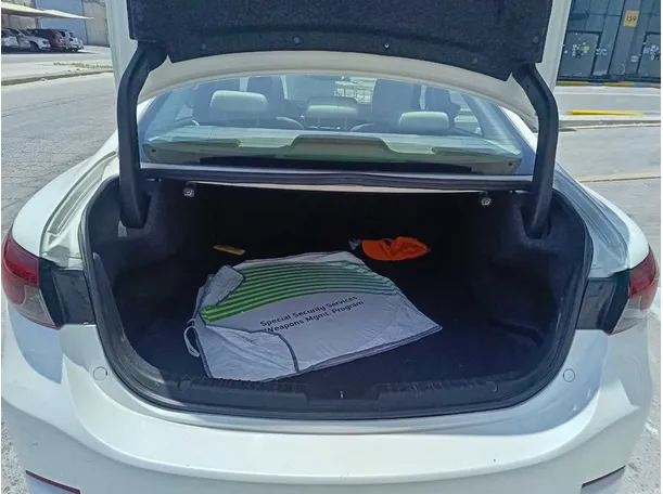 Car image 32