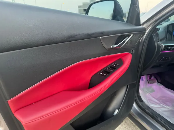 Car image 10