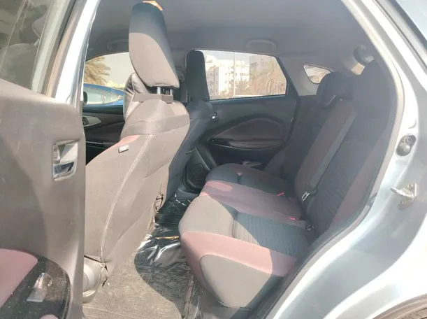 Car image 18