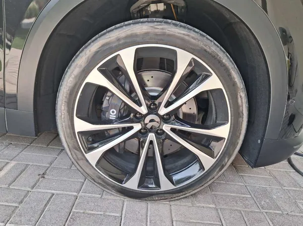 Car image 11