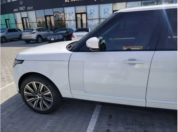 Car image 9