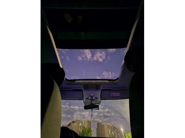 Car image 26