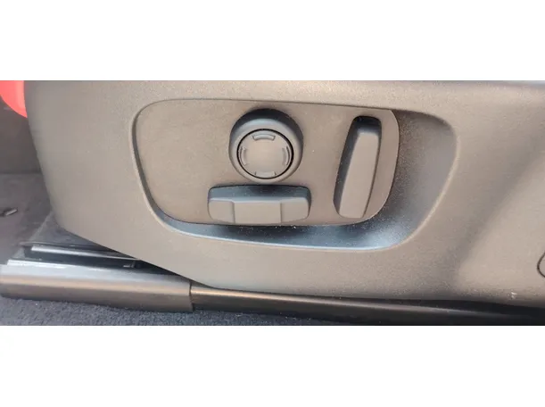 Car image 26