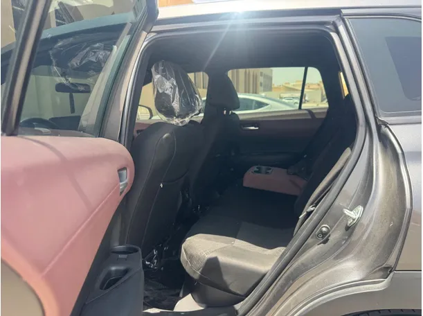 Car image 13