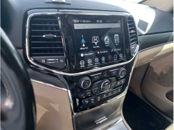 Car image 18