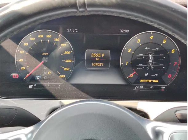 Car image 24