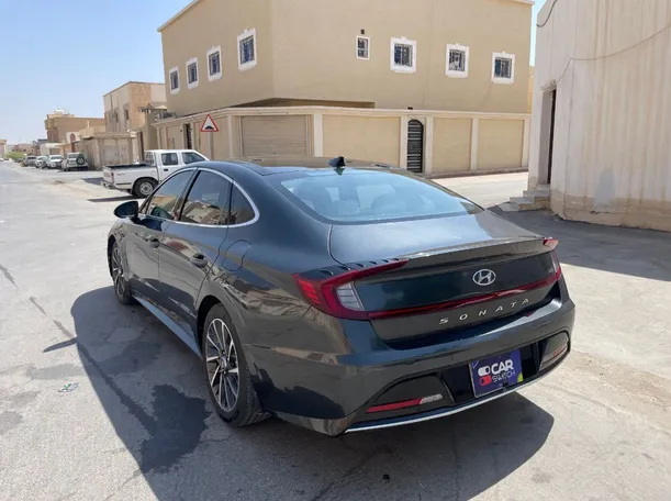 Car image 7