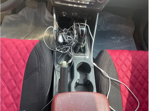 Car image 19