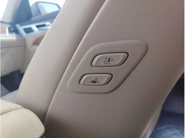 Car image 29