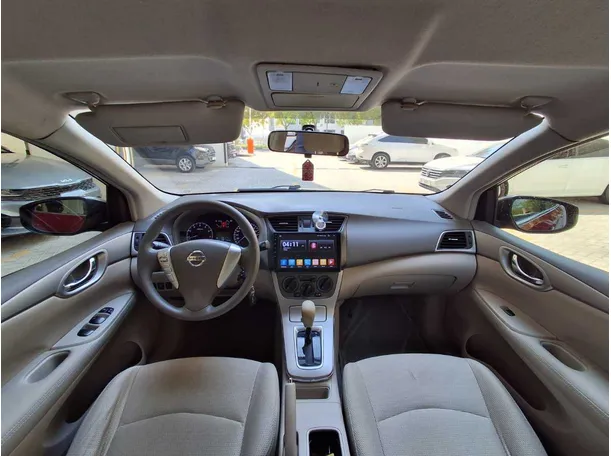 Car image 14