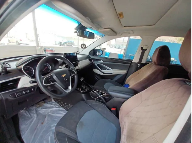 Car image 11