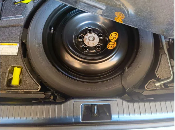 Car image 29