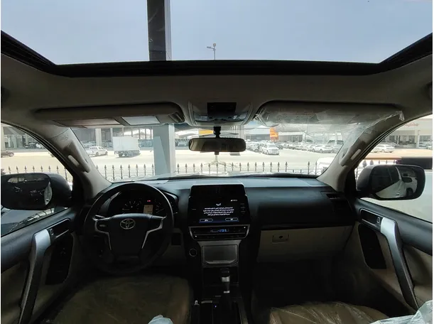 Car image 16