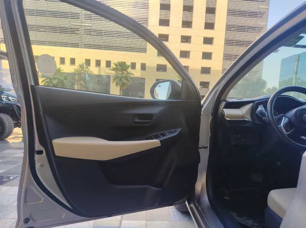 Car image 10