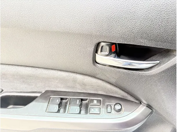 Car image 24