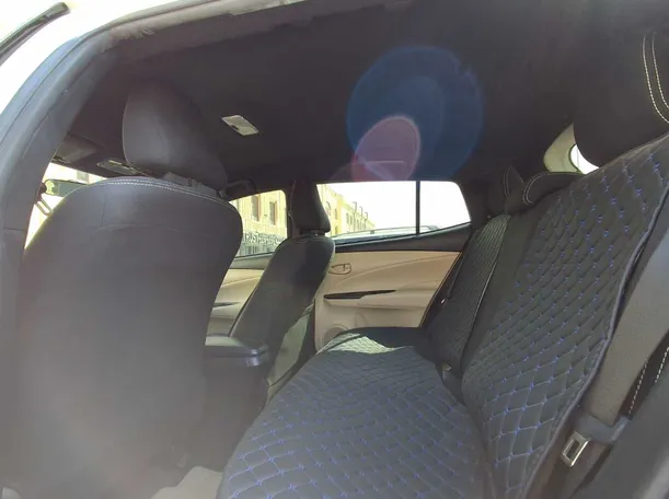 Car image 13