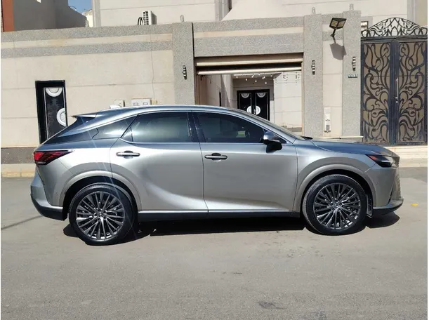 Car image 4